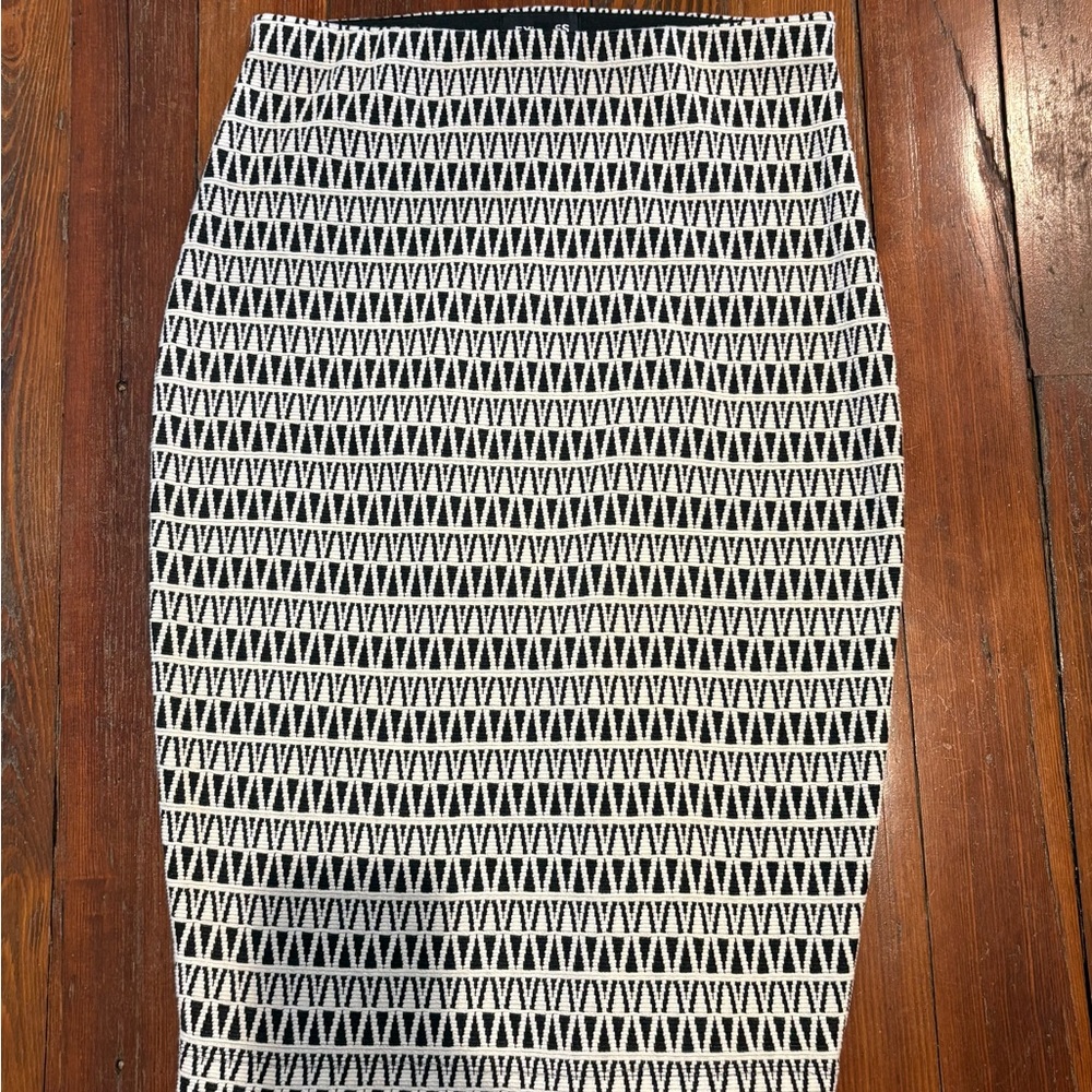 Black and White Patterned Pencil Skirt